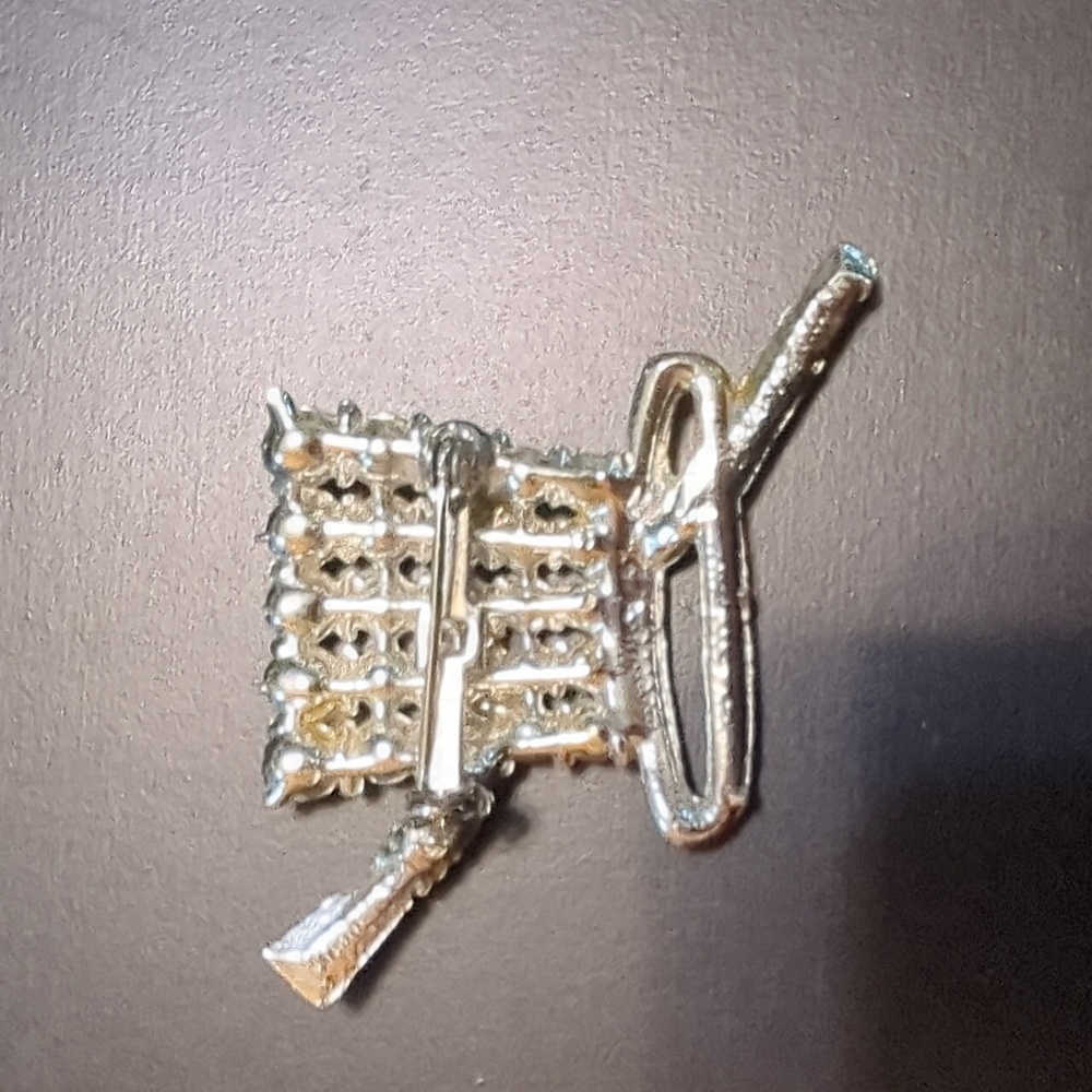 Magic Hat Brooch - Picture 3 of 3